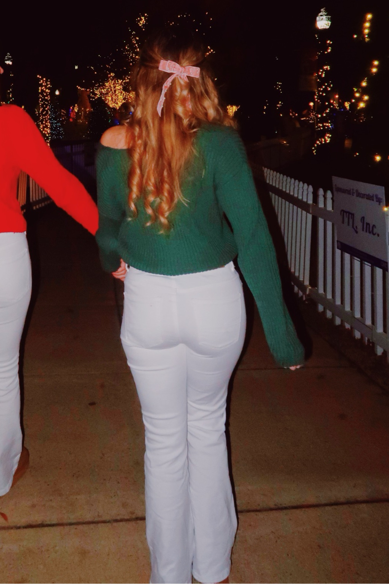 love a holiday bow moment! (jeans are american eagle high rise flares) 

#LTKHoliday #LTKstyletip #LTKSeasonal