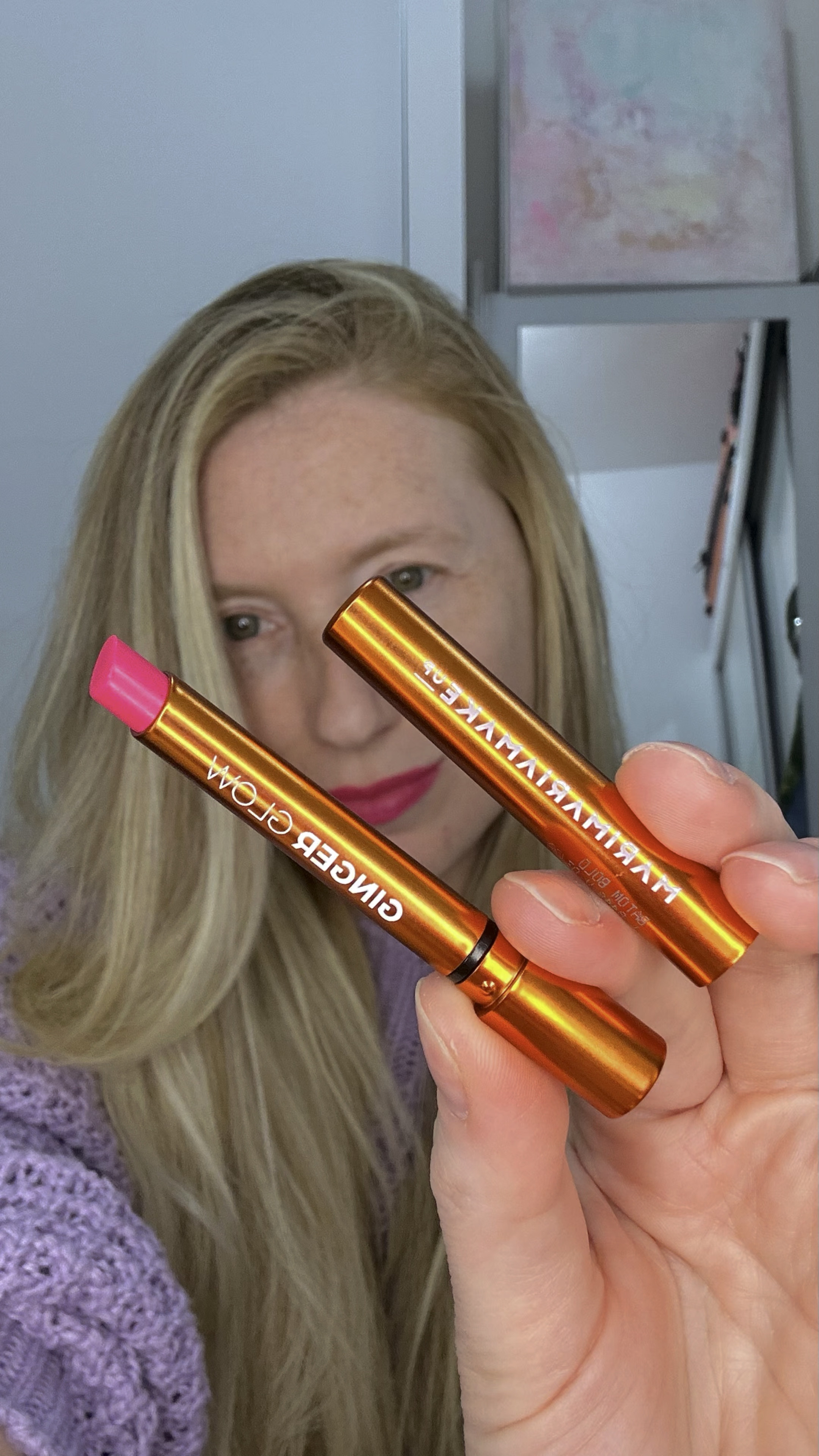 Estava eu atrás de um batom bem Barbiezinha 🩷 eis que me deparo com o Batom stick Ginger Glow de @marimariamakeup Simplesmente amei a cor, a embalagem e o tamanho. PERFEITO! #marimariamakeup #gingerglow #marimaria @ltk.brasil #ltkbeauty #ltkshop #shopltk @shop.ltk 

#LTKbrasil #LTKbeauty #LTKover40