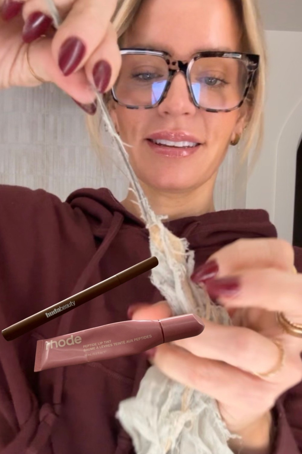 Much requested lip combo from my blankie video 😆

Rhode: shade Ribbon
Huda: shade Soft Nude