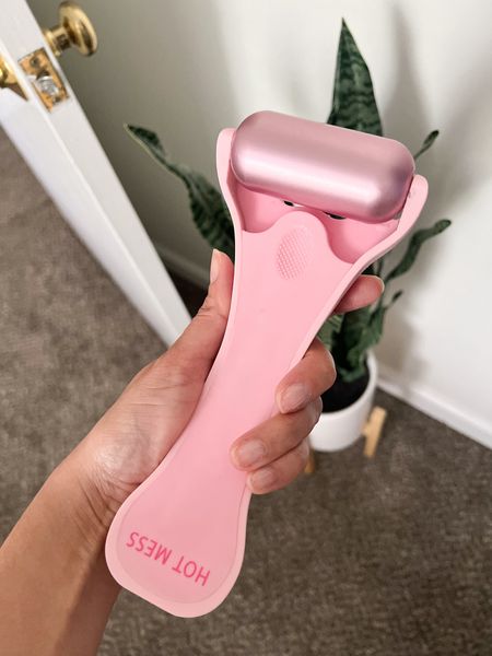 The Skinny Confidential Ice Roller is amazing and is part of my daily beauty routine! ❄️ Say goodbye to puffiness and hello to refreshed skin! #SkincareEssentials #TheSkinnyConfidential BrandiKimberlyStyle beauty, make up

#LTKBeauty