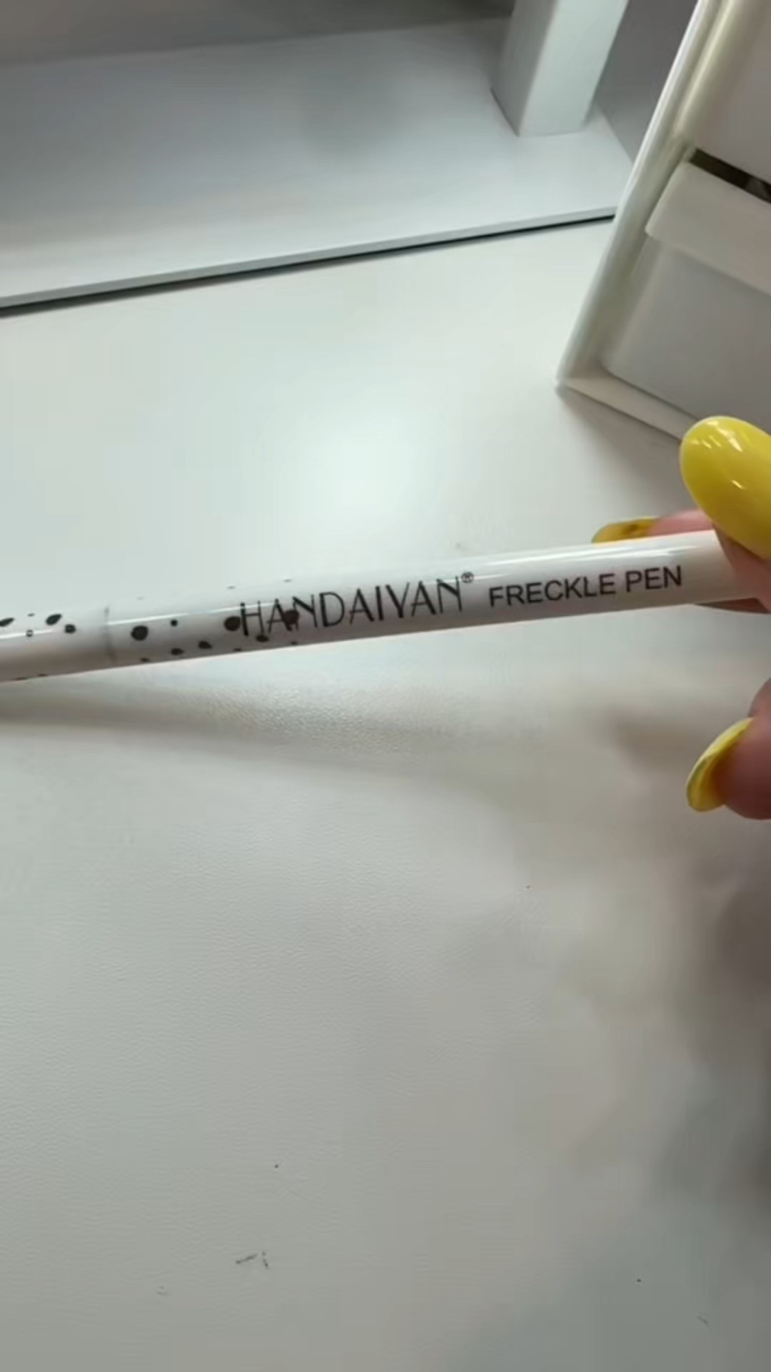 Freckle Pen 2 Colors, Natural Lifelike Freckle Makeup Pen Magic Freckle Color,Waterproof Longlasting Soft Dot Sopt Pen,for Natural Effortless Sunkissed Makeup-Chestnut&Dark Brown

#LTKU #LTKBeauty