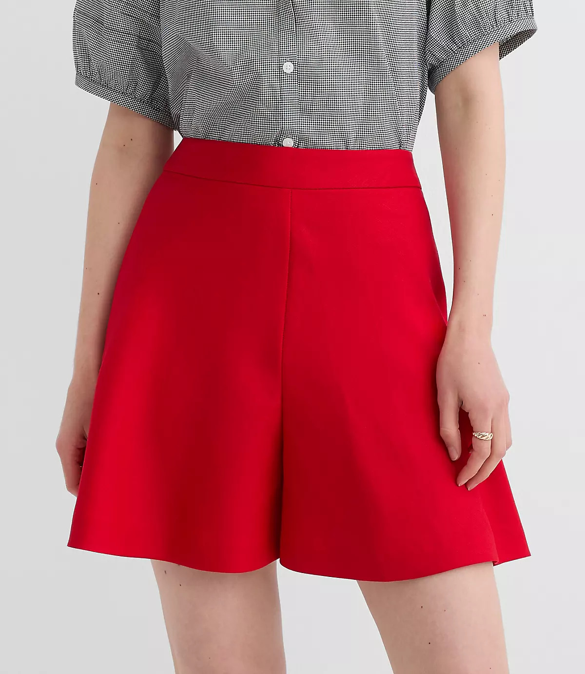 Side Zip Shorts in Linen Blend | LOFT
