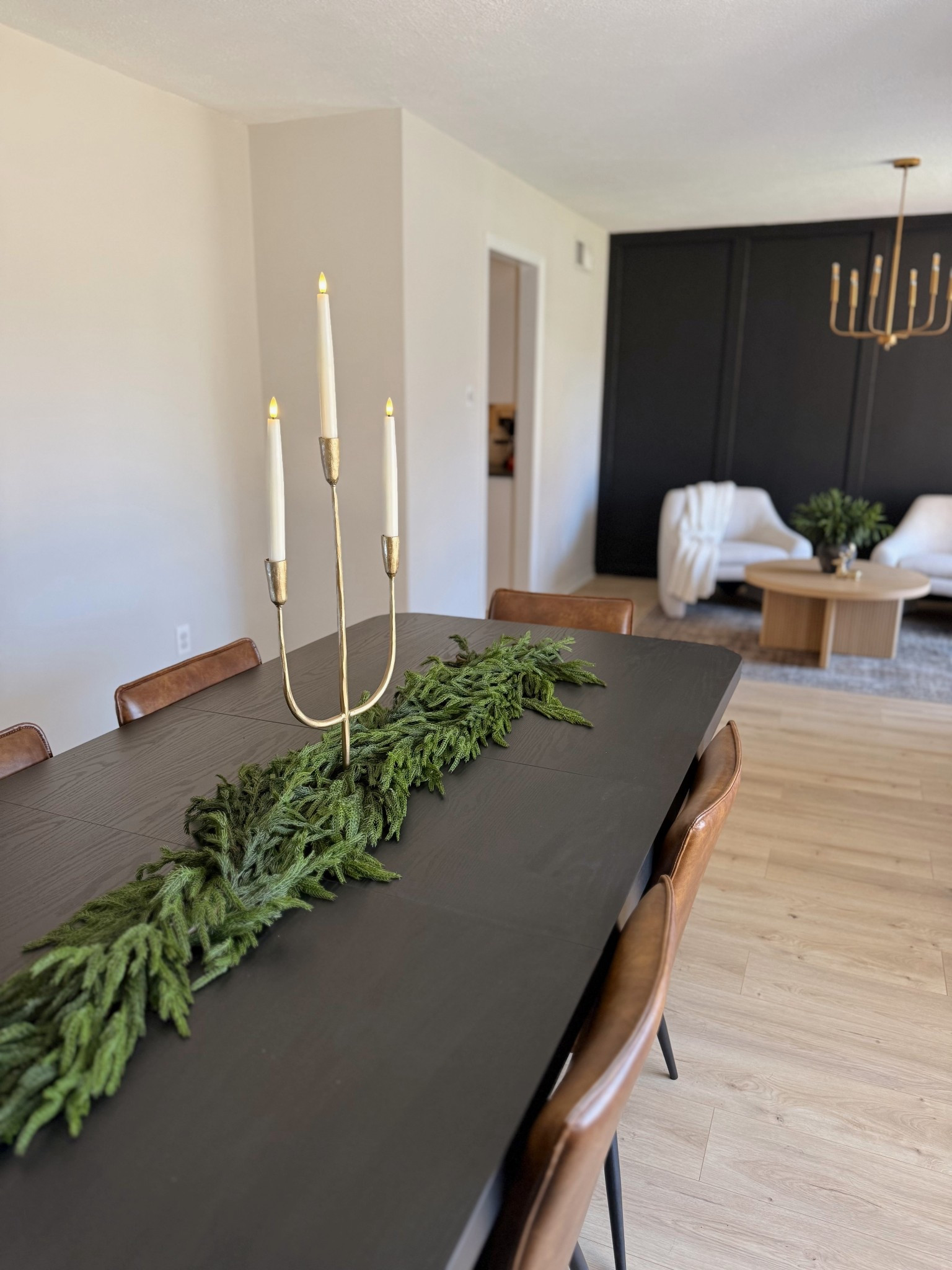 simple + minimal Christmas decor 🎄

christmas decor | garland | pine branches | table centerpiece | christmas centerpiece | candles | home

#LTKHoliday #LTKHome #LTKGiftGuide