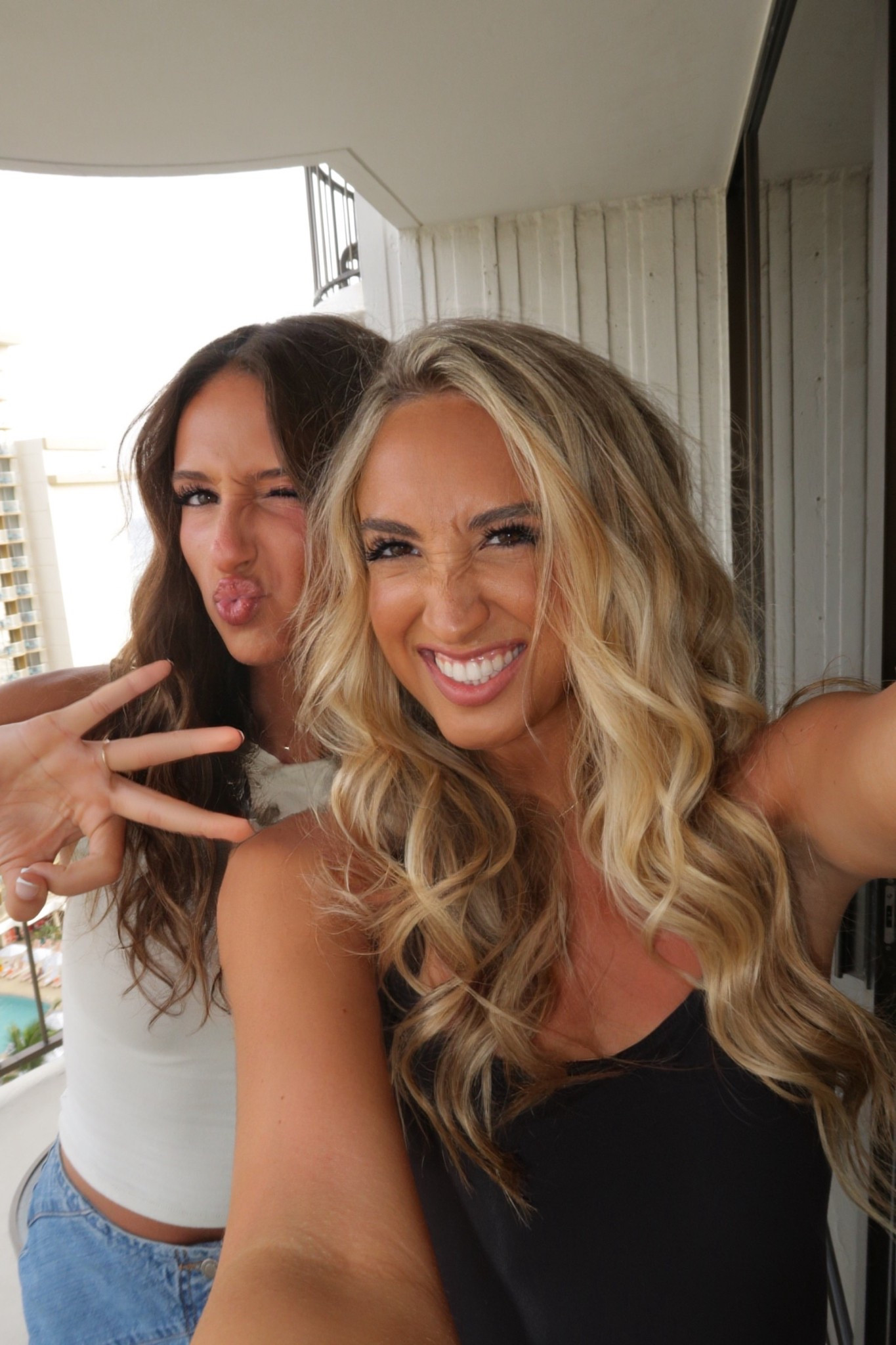 favorite beach waver… gets those “natural” looking curls! 

beach curls, beach hair, hawaii, beach vacation, beach makeup, grwm, blonde hair, curling iorn, curly hairr

#LTKTravel #LTKBeauty #LTKU