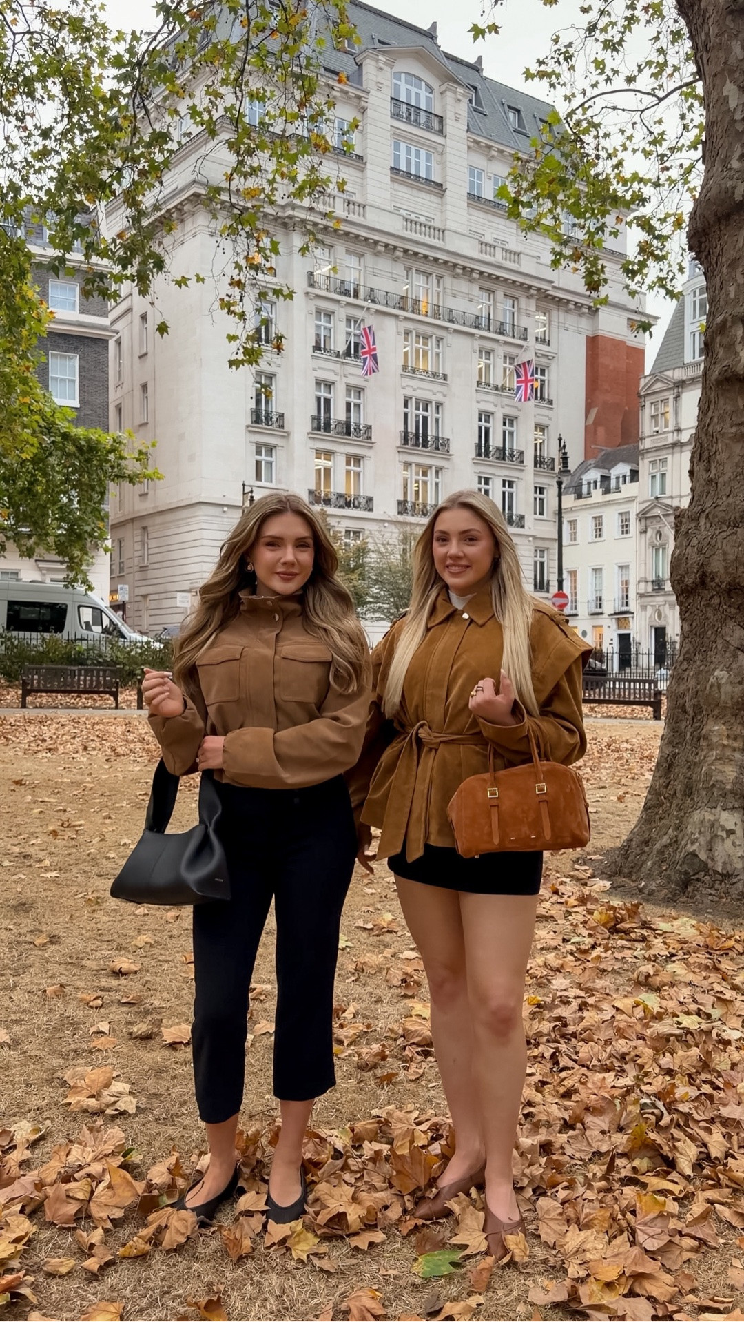 Sister ootd: autumn edition 🍂🖤

Autumn outfits 2026, autumn jacket, capri trousers, easy autumn outfits, faux suede jacket

#LTKautumn #LTKuk
