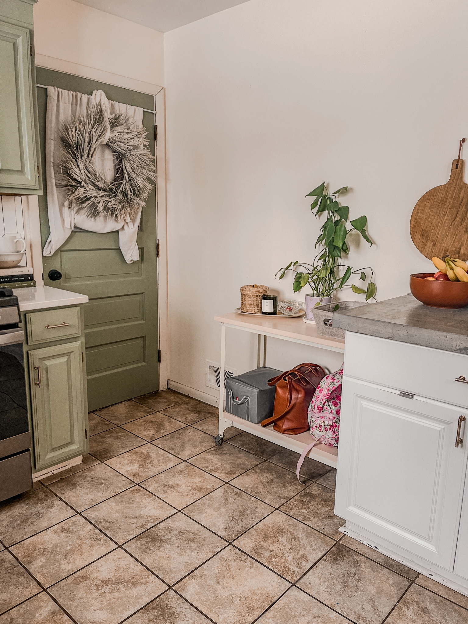 Entry way set up



#LTKstyletip #LTKfindsunder100 #LTKhome