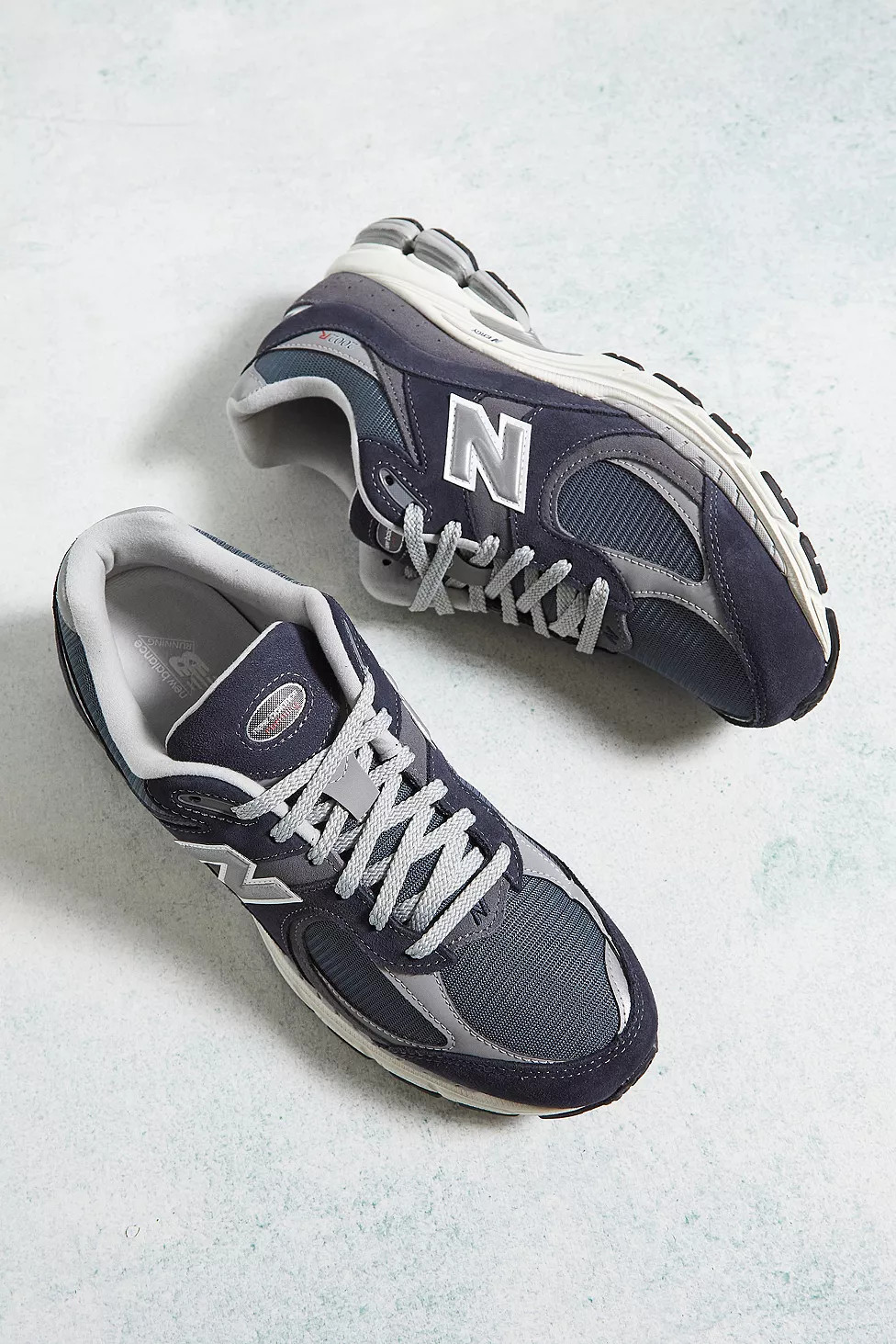 New Balance Eclipse 2002R Trainers | Urban Outfitters (EU)