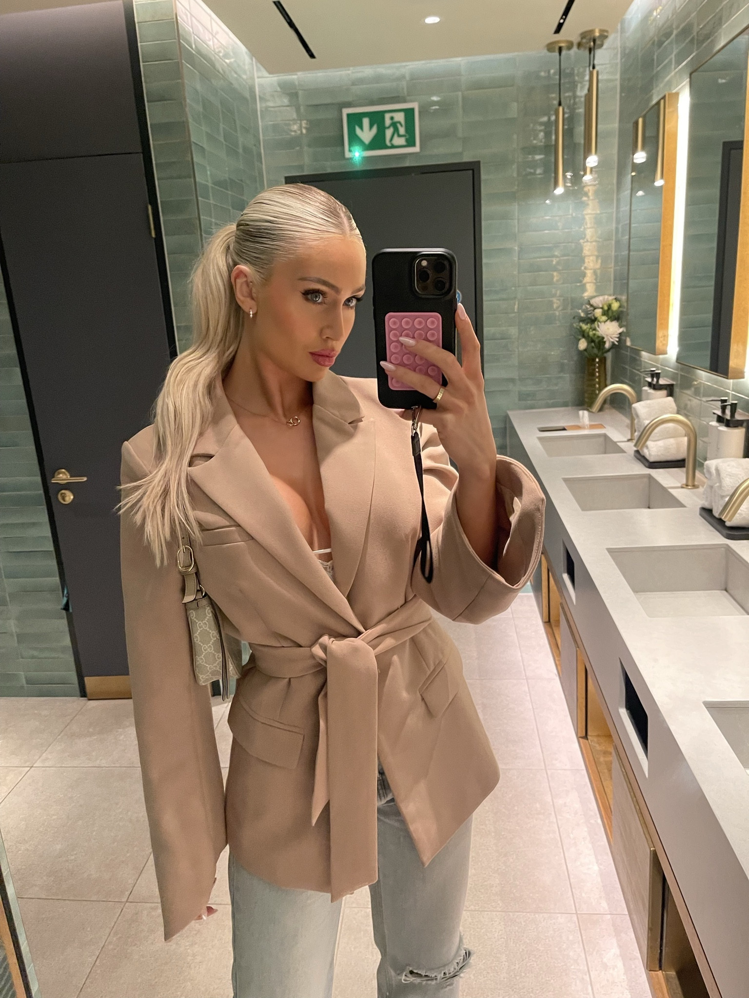 This blazer is life😍so thick & such good quality !!