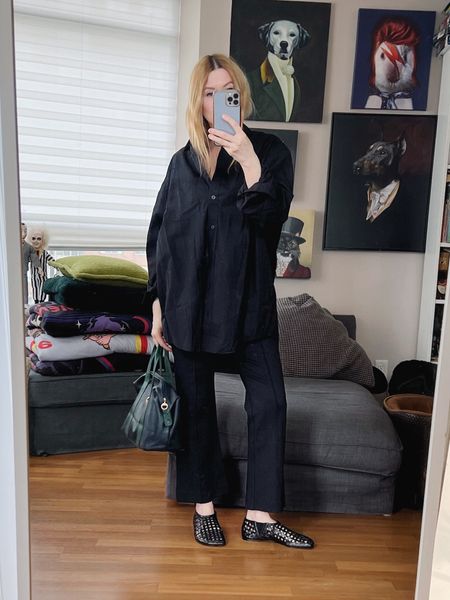 Simple all black is good when you’re stressed and don’t want to think about what to wear 😂 I just talked to my Canada Revenue Agency tax lady and if I don’t laugh I will cry because this tax year is a little bit of a kick in the face.  

Bag is vintage. 
•
#springlook  #torontostylist #StyleOver40  #secondhandFind #fashionstylist #slowfashion #FashionOver40  #MumStyle #genX #genXStyle #shopSecondhand #genXInfluencer #genXblogger #secondhandDesigner #Over40Style #40PlusStyle #Stylish40


#LTKstyletip #LTKover40 #LTKfindsunder50