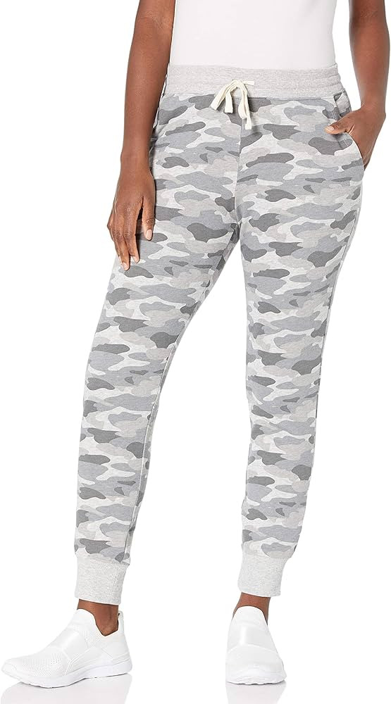 Amazon Essentials Women's French Terry Fleece Jogger Sweatpant (Available in Plus Size) | Amazon (US)