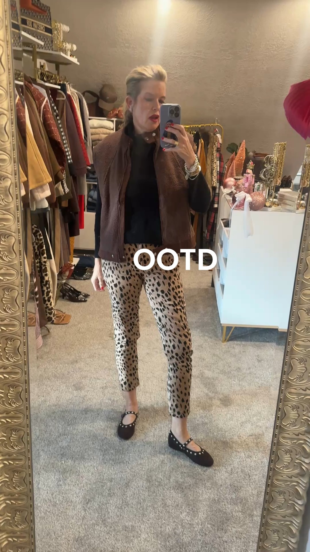 Leopard & chocolate brown with black ootd

What I wore for a mani & pedicure with my mom, and a blowout….
Then off to shop a cute boutique and grab dinner ✔️

-Chico leopard pants tts in a 0
-Black cashmere cowl neck tts in a 0 
On sale 

Chocolate brown Sherpa vest, Amazon find tts med

And brown suede with studd Mary Jane’s  Abercrombie & finch’s tts in a 8 

My favorite Manufacturer diamond studs 

 

#LTKootd #LTKOver40 #LTKSaleAlert