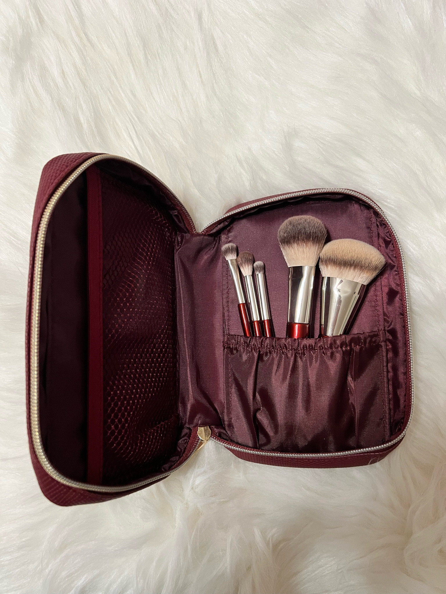 My absolute favorite travel brushes are on sale for 30% off. Also get free shipping. 

Makes a great present! BK beauty brushes 
Makeup brushes 

#LTKGiftGuide #LTKOver40 #LTKHoliday