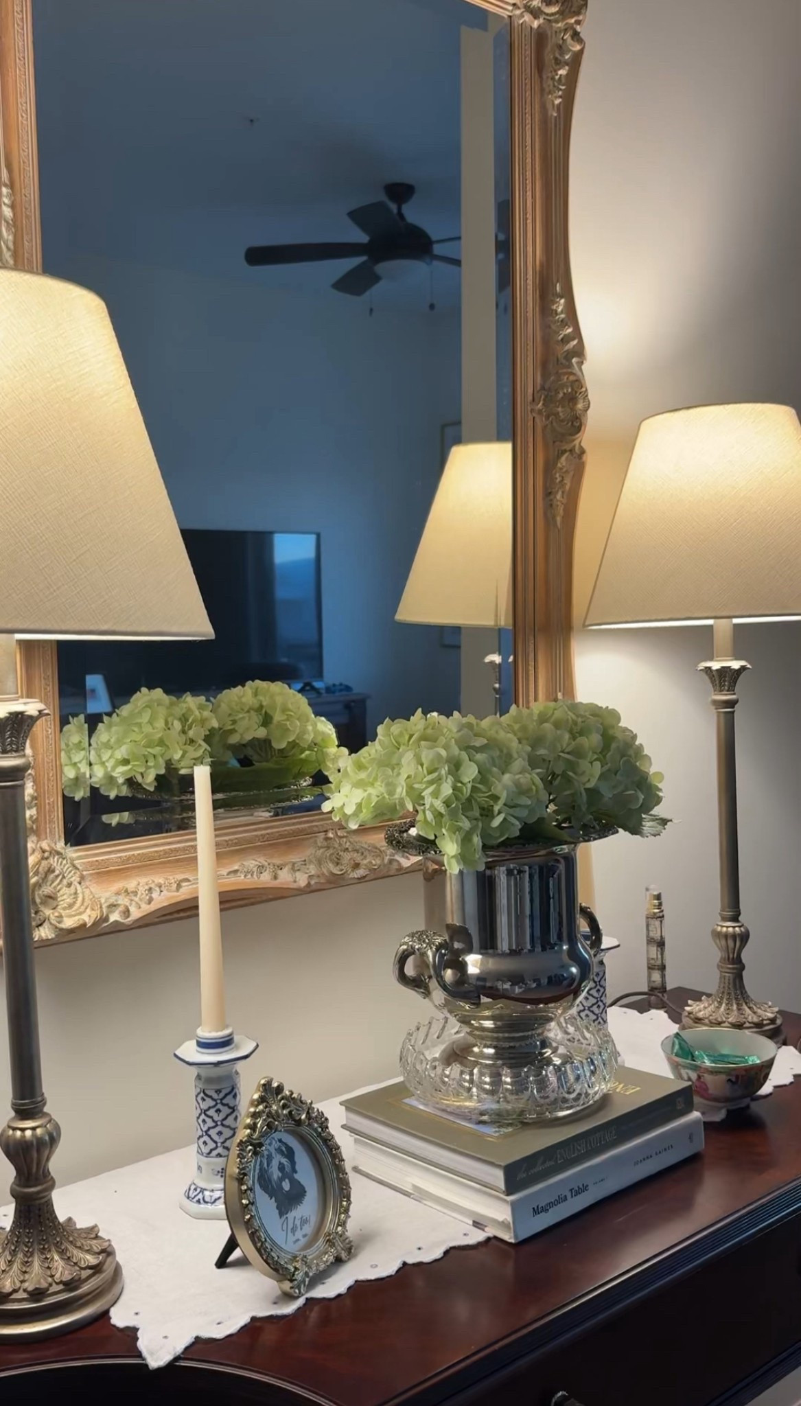 Entryway table hydrangeas!! They look SO real — I get so many compliments! 

#LTKHome #LTKFindsUnder50 #LTKSeasonal