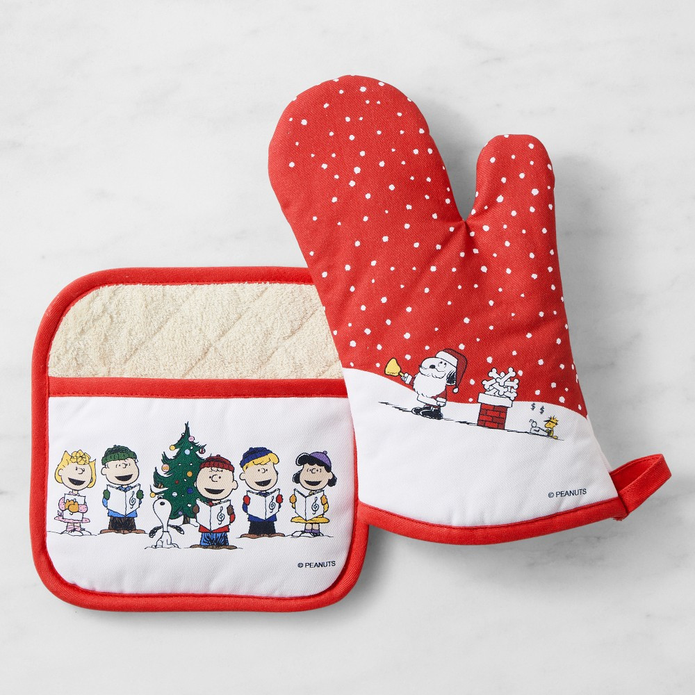 PEANUTS™ x Williams Sonoma Charlie Brown Christmas Oven Mitt & Potholder Set | Williams-Sonoma