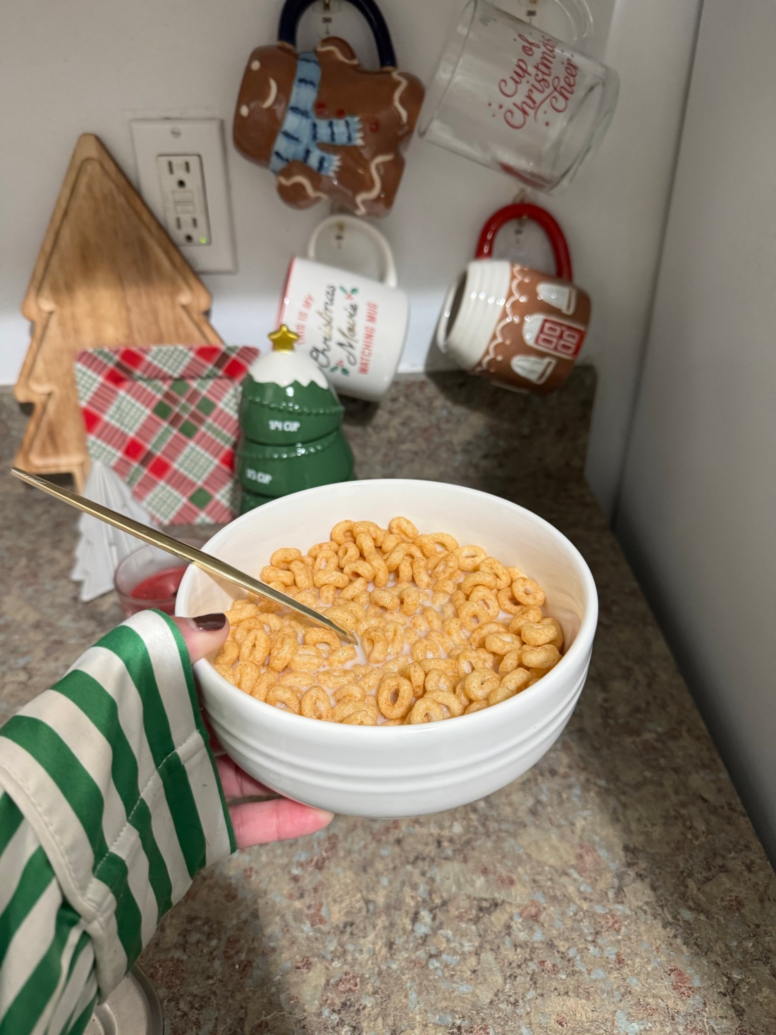 peanut butter has become my favorite magic spoon cereal flavor! & this bo is part of a 12 piece set from target for only $25! such great quality if you’re looking for an affordable dish set 

#LTKFindsUnder50 #LTKHoliday #LTKGiftGuide
