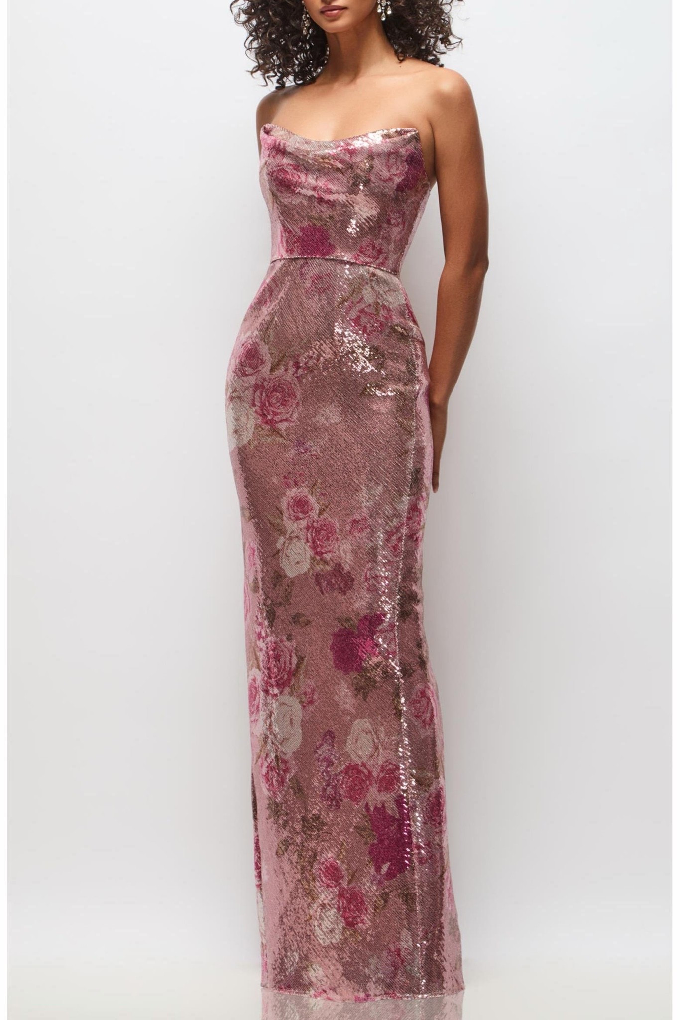 Cassandra Floral Sequin Strapless Column Gown
After Six

Rose-bloom sequins shimmer across this strapless column dress shaped with a sleek cat-eye neckline for a striking, evening-ready statement.

#LTKootd #LTKWedding #LTKTravel