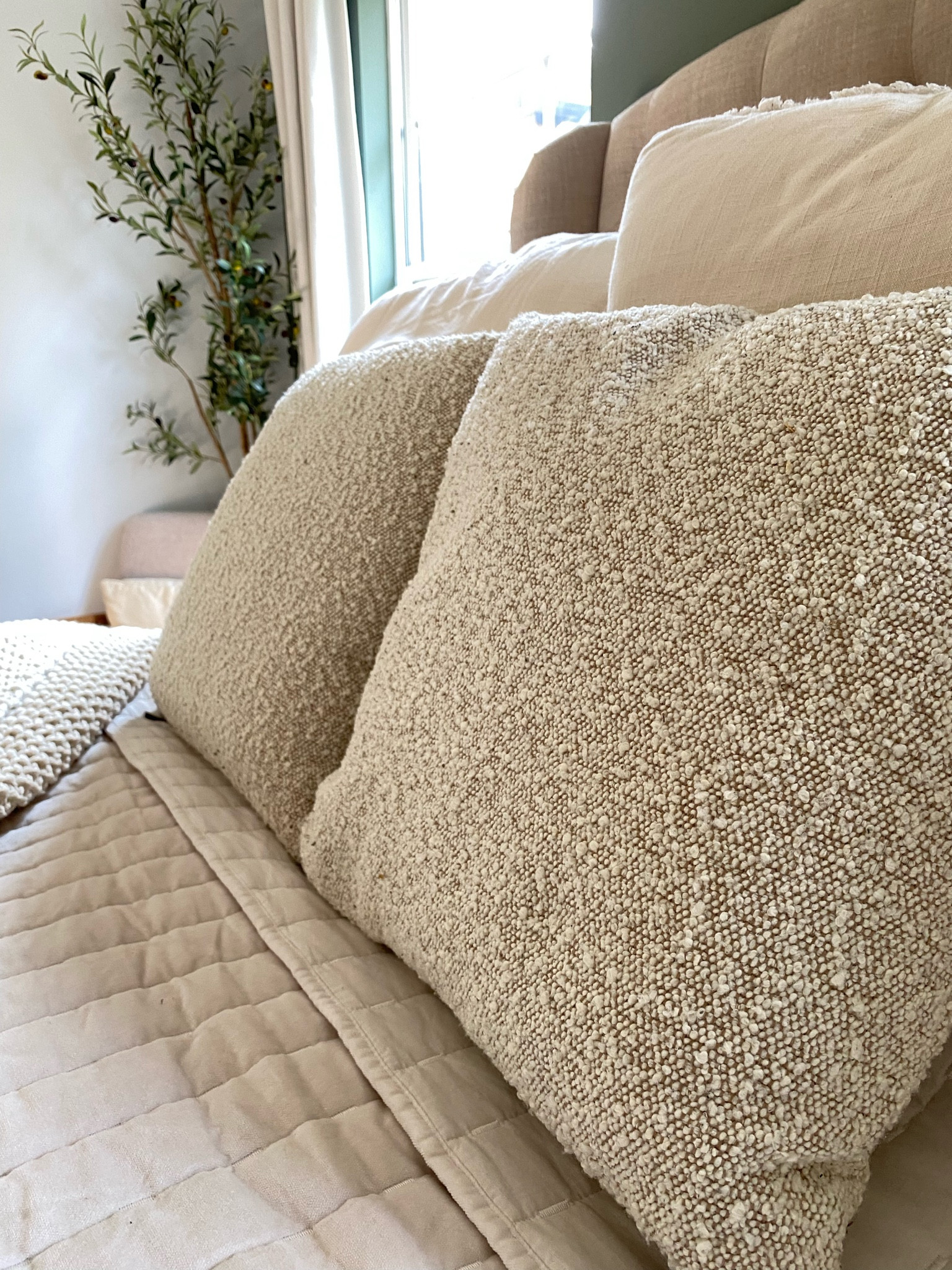 these pillows are 40% off right now!!!

#LTKFallSale