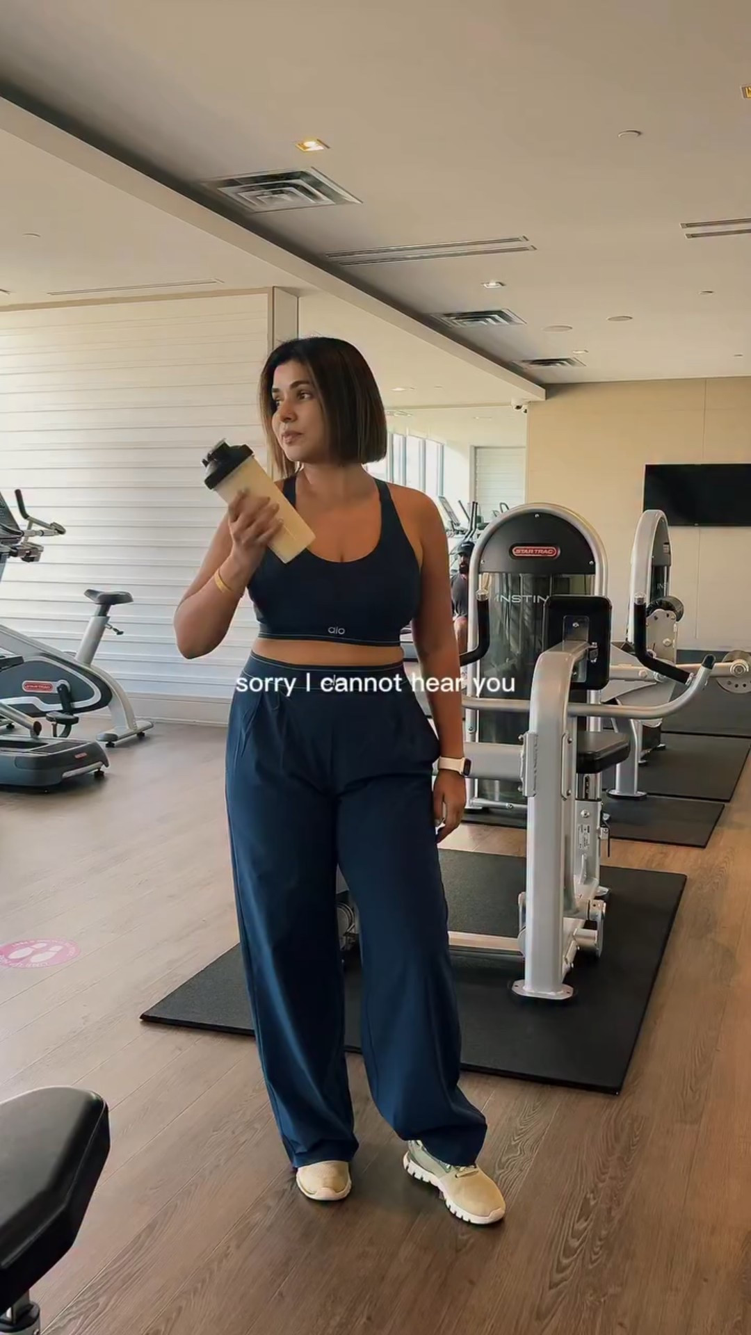Honestly for me, gym outfit tops the motivation to workout 🏋️‍♀️ 

Activewear set @alo @aloyoga 
#activewearfashion #torontoblogger #aloyogachallenge