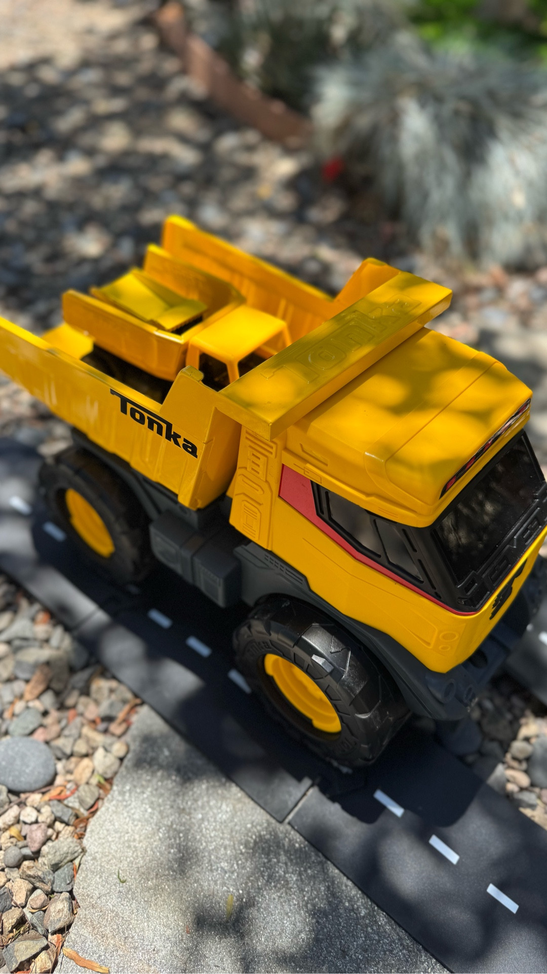 Water it, watch it grow! Who knew trucks needed a little TLC too?
Pull, dump, and repeat — the Next Gen Mighty Dump Truck is ready for action!
•
•
•
#TonkaTough #GrowingStrong
#KidsPlaytimeFun #gifted #tonkanextgen25 #outdoorfun #roads #waytoplay #brothers #tonka 