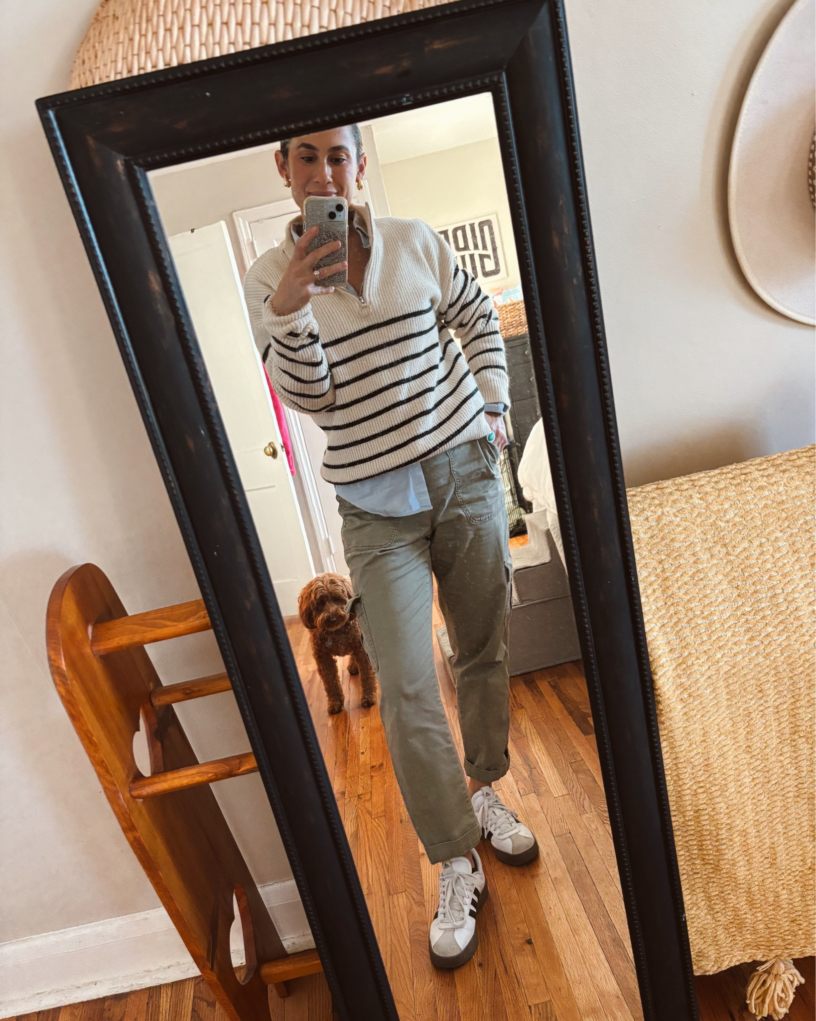 Philly Teacher 🍎 Fits of the Week

🍎Old Navy does have the best barrel jeans for work 
🍎 Layering weather is here! 
🍎 The most comfortable work jeans in so many colors! 