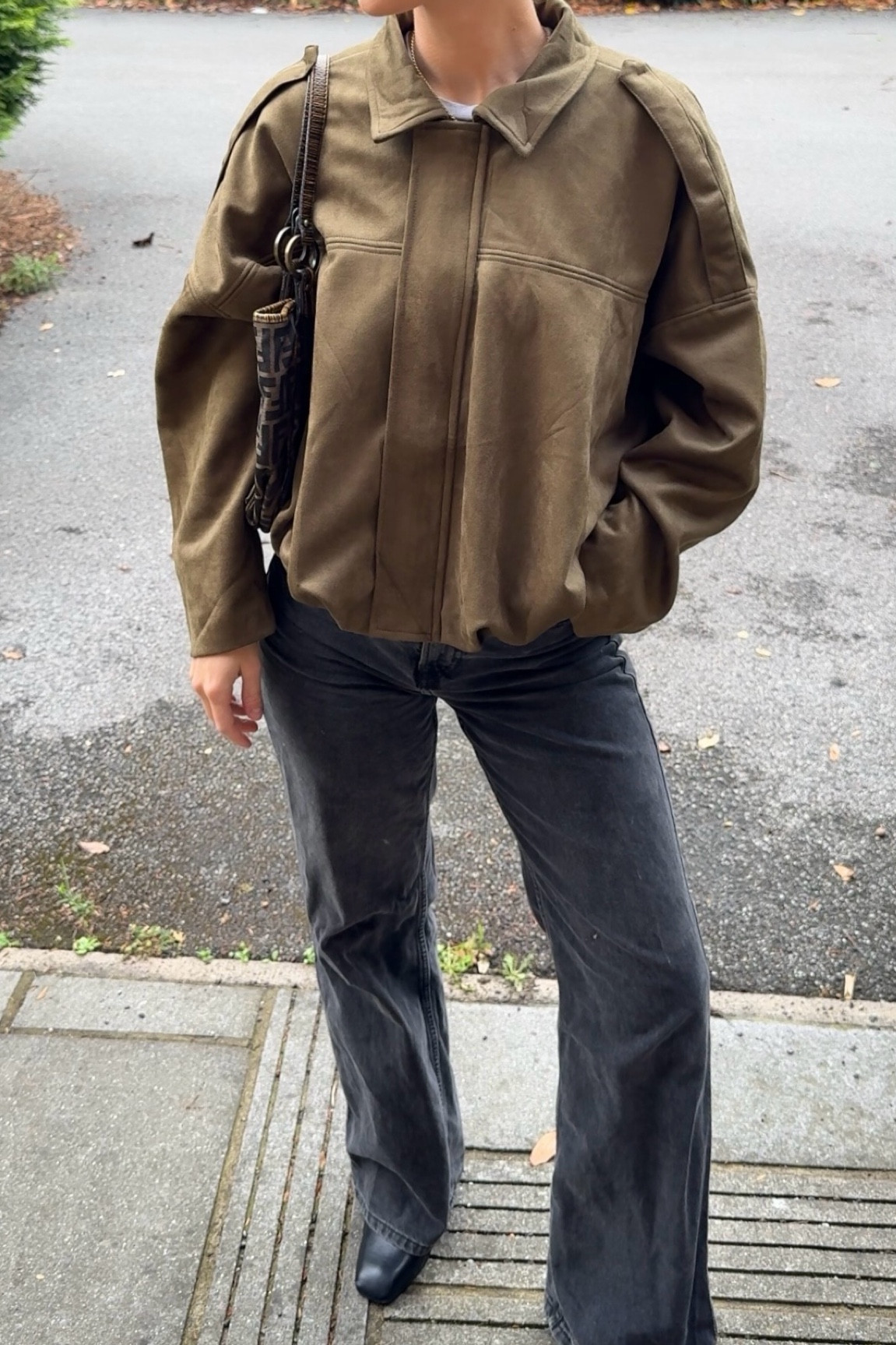 7 days of Autumn outfits 🍁🍂📚☕️🌥 
day one - suede is backkkk for another season and this bomber jacket is unreal girls ! andddd it a little look alike at half the price hehe 

#LTKstyletip #LTKautumn #LTKuk