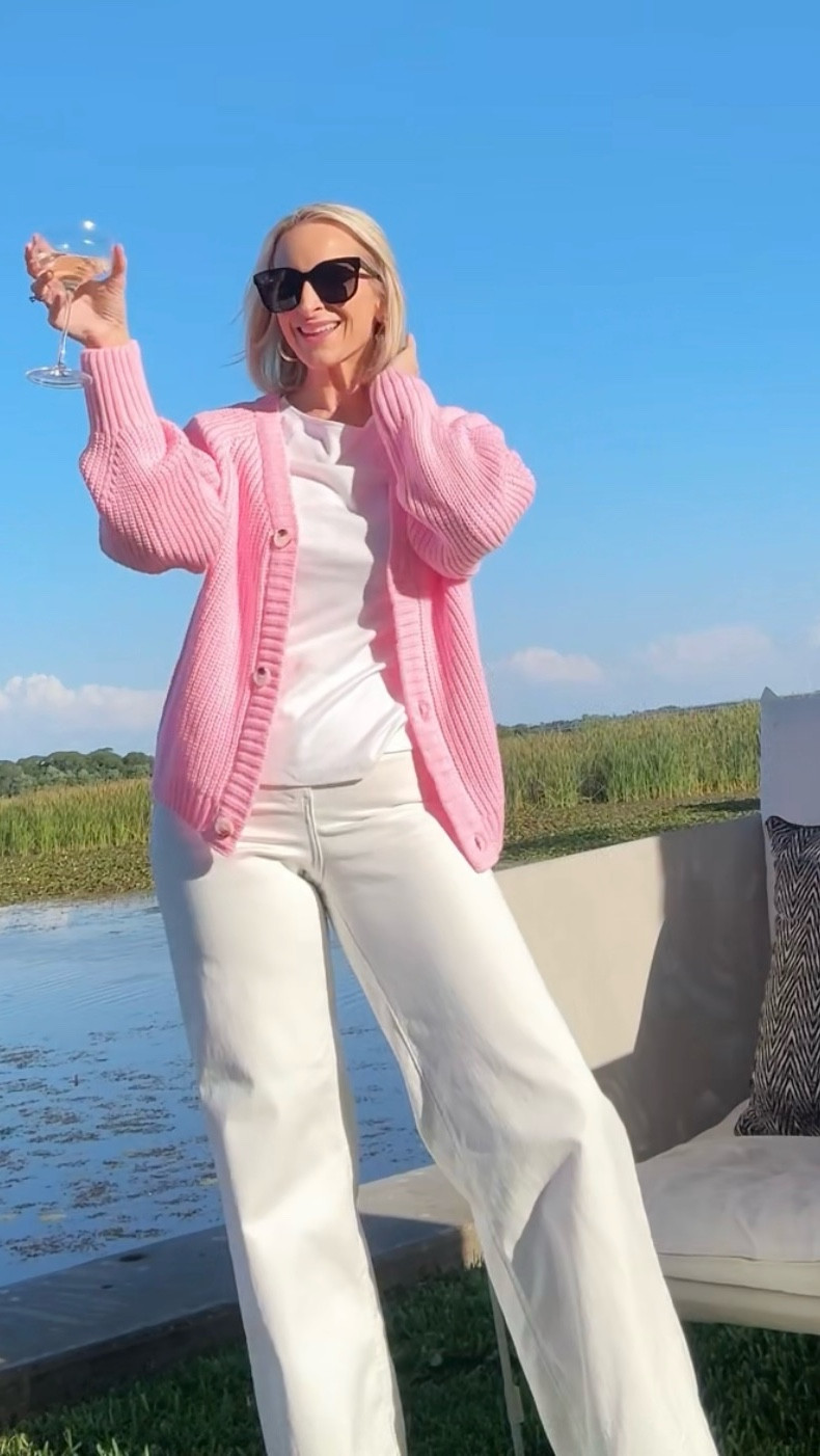 White wide leg jeans. Stretchy and so cute!
Wearing a size 4
