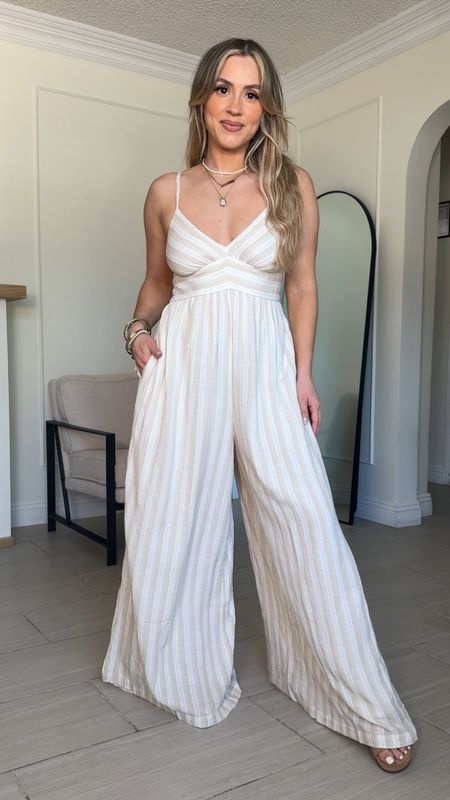 Aerie jumpsuit ✨

This jumpsuit is tooo good! Pockets with very wide leg. So flowy! 

✔️ wearing size small
✔️I'm right under 5'3 no hemming necessary 

#LTKstyletip #LTKfindsunder100 #LTKU