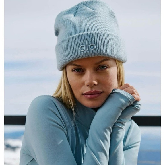 Alo Notable Winter Frost Beanie | Poshmark