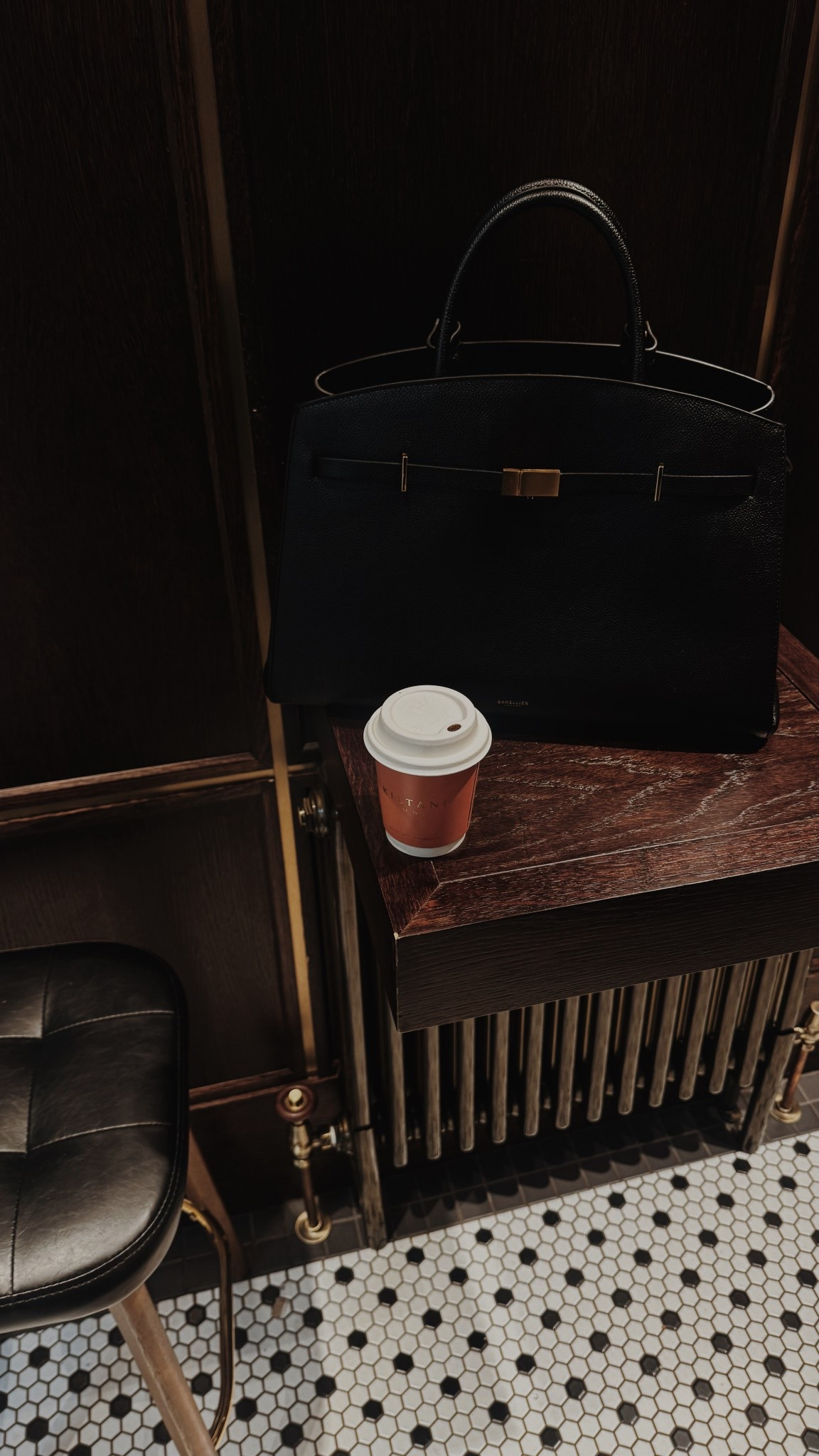 Essentials ☕️ 

Demellier / work bag / everyday bag



#LTKCyberWeek #LTKbag #LTKautumn