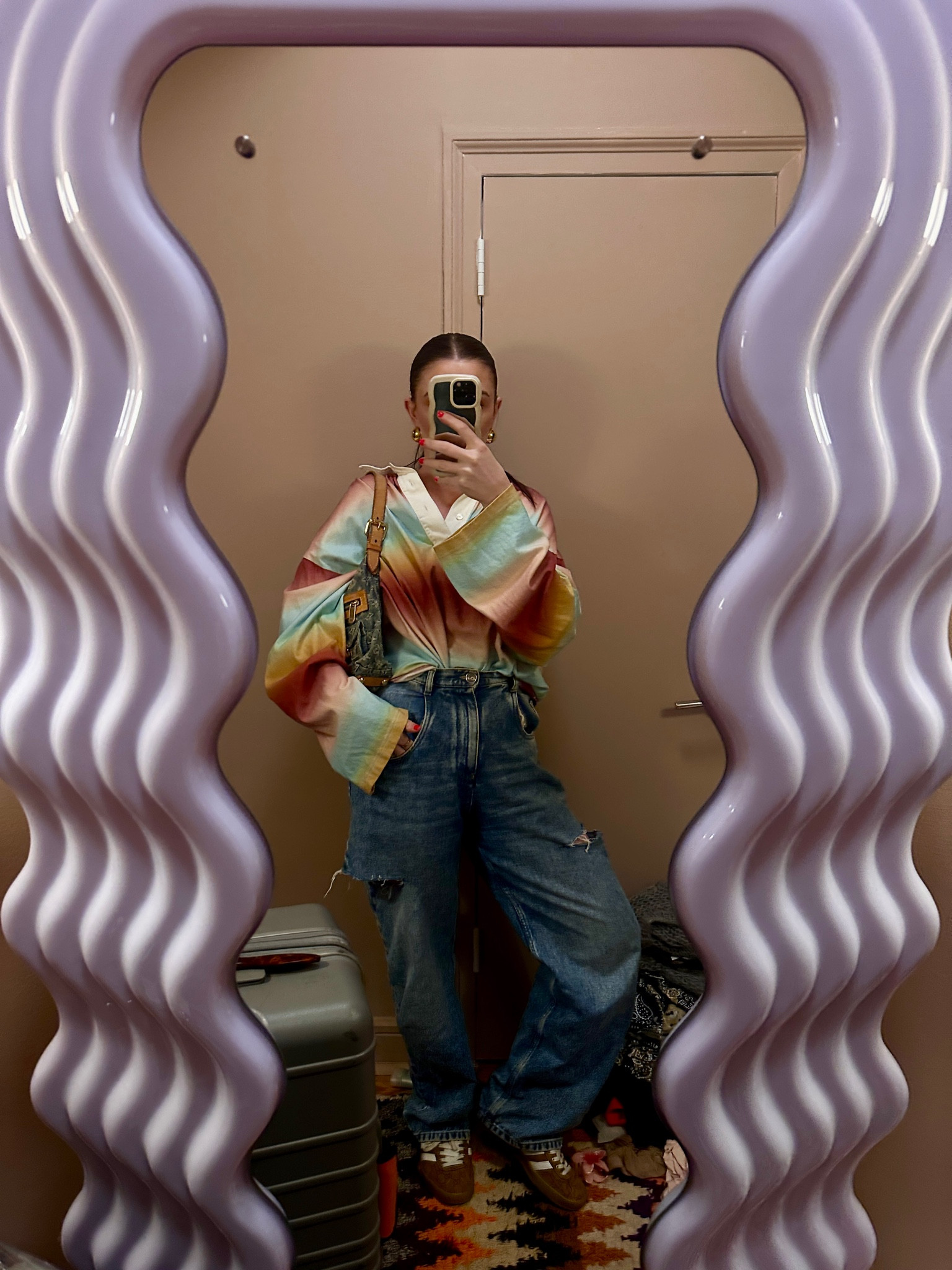 oh shocker she’s wearing her fave jeans again 

#LTKstyletip