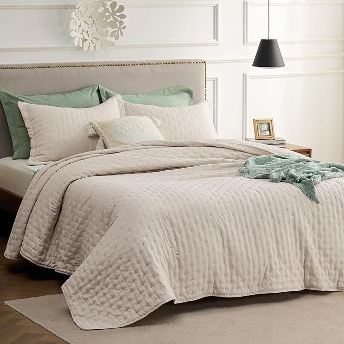 Bedsure King Size Quilt Set - Soft Ultrasonic Quilt King Size - Clover Bedspread King Size - Ligh... | Amazon (US)