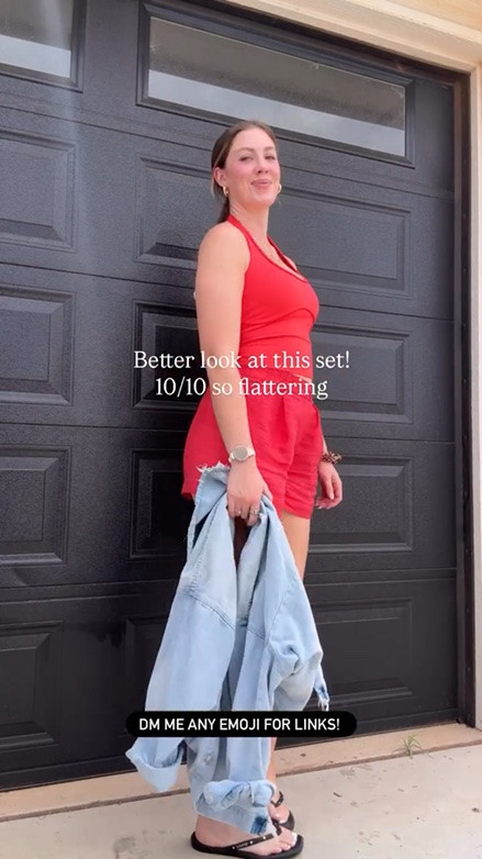 Better look at this set!
10/10 so flattering! Wearing a small in set