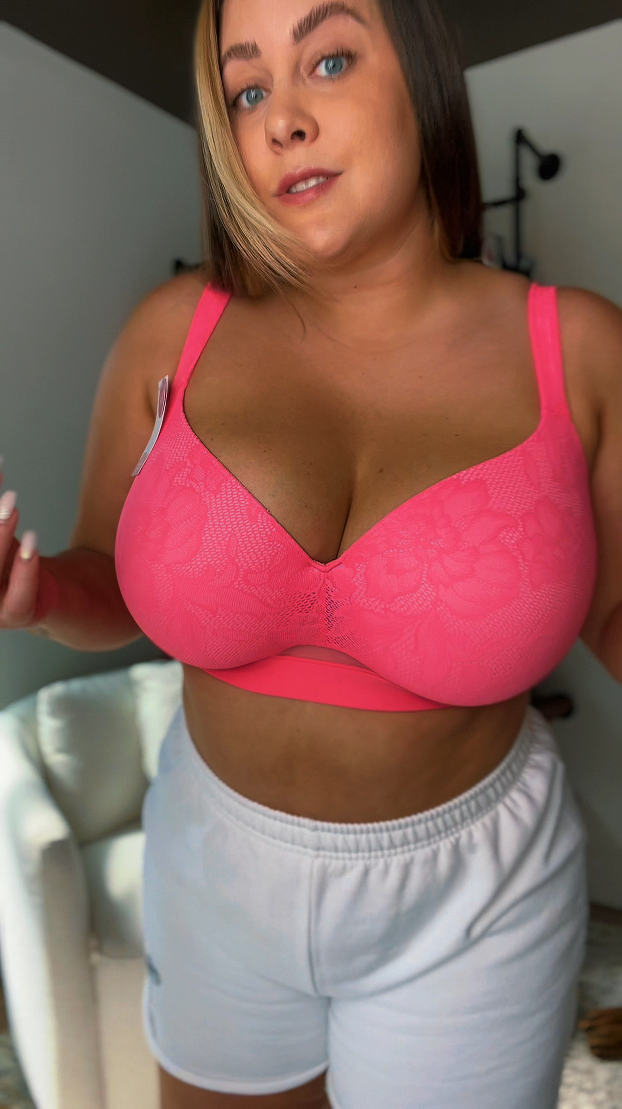 Size 38J wearing a size 38J 

#fullbust #bras #pink #ltkcurves 

#LTKmidsize #LTKplussize #LTKstyletip