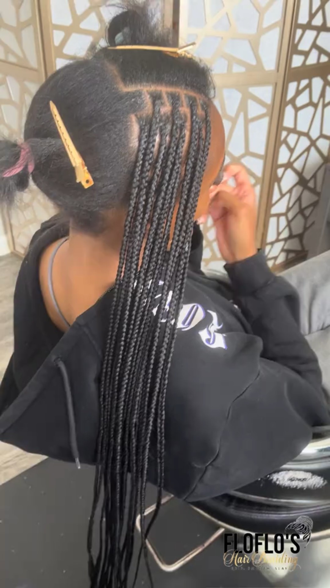 ✨ Fresh Knotless Braids in 1B ✨
Serving clean parts, lightweight feel, and that effortless flow.
And yes… had to pick up boo in the back real quick with the new hair swinging 😌💁🏽‍♀️

Linked all my braid care essentials + the exact products I used to prep my hair on LTK 🤍
Tap for details ✨

#KnotlessBraids #1B #ProtectiveStyle #HairInspo #LTKBeauty #BraidedByMe #FreshInstall


#LTKGiftGuide #LTKselfcare #LTKBeauty