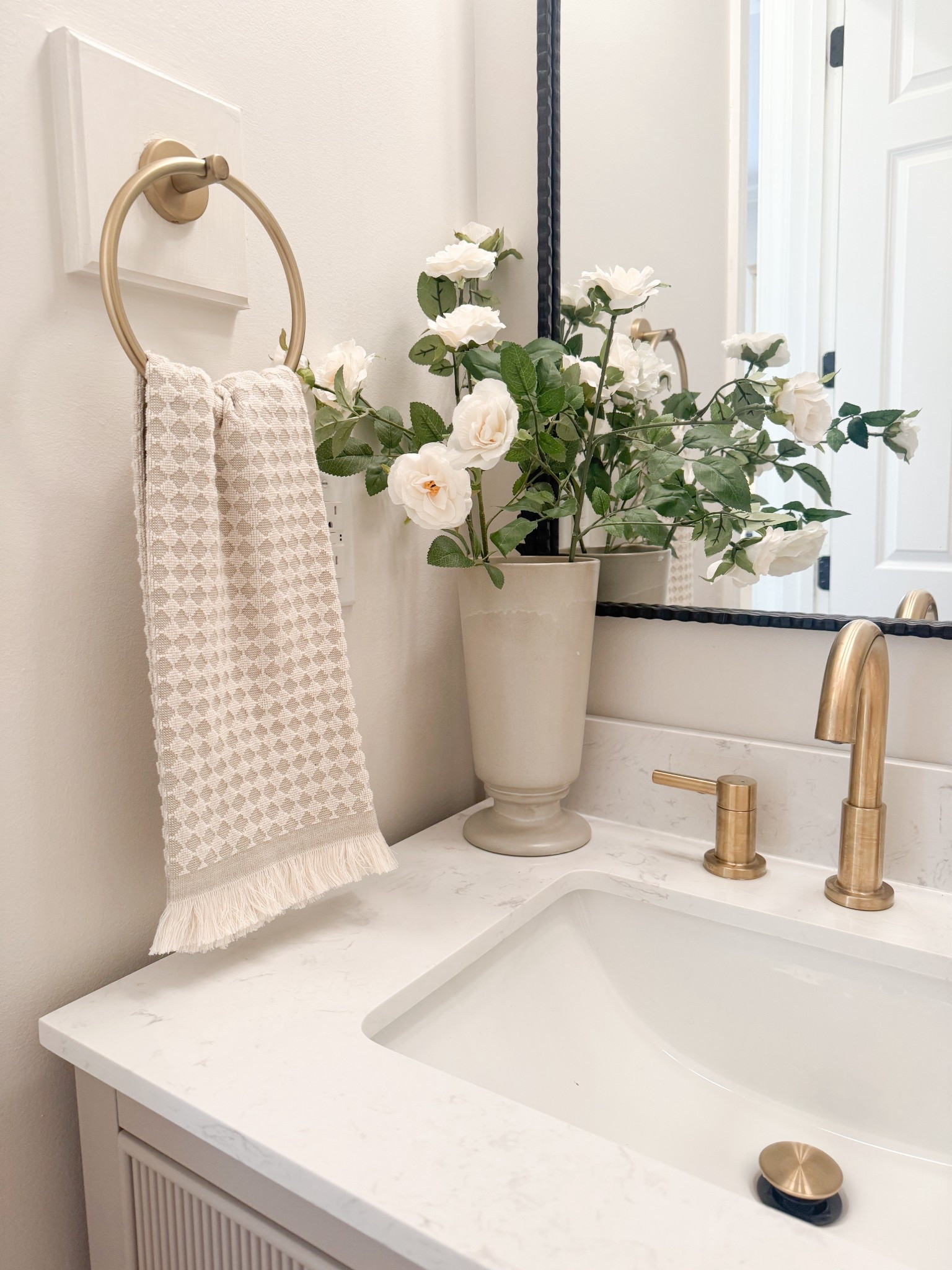 Half bathroom inspo

Home, home decor, neutral home, powder room
