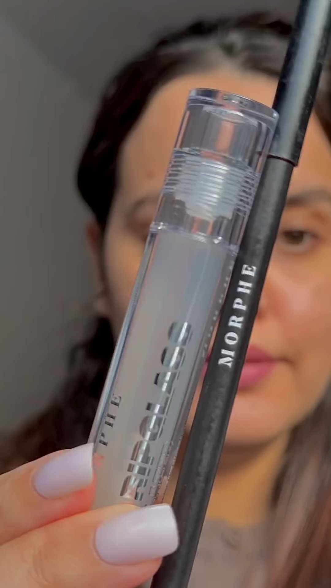 Un gloss qui brille vraiment ? 💋✨

J’ai testé le Dripglass Glazed de @morphebrushes et voici ce que ça donne ! Un effet glossy, une texture confortable et une brillance au rendez-vous… mais est-ce qu’il tient vraiment ? 🤔 Je vous montre tout avec une application en direct et mon avis final !
Disponible chez @sephoracanada 

#dripglass #lipgloss #morphe #morphelipstick