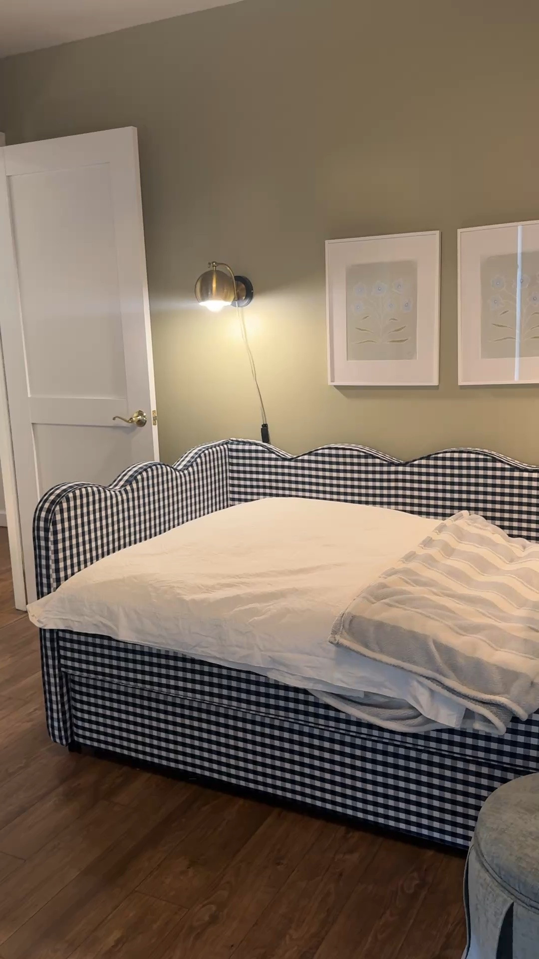 Daybed, guest room