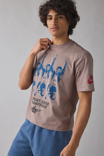 Nike Champions Graphic Boxy Tee | Urban Outfitters (US and RoW)