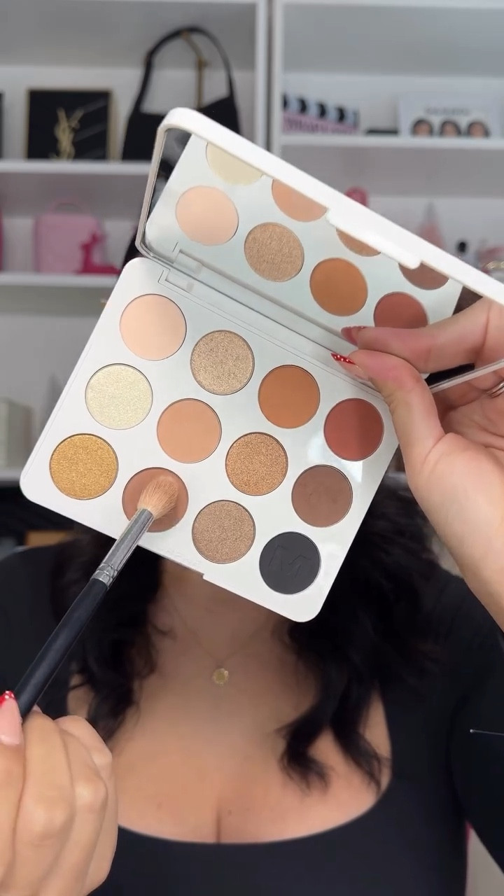 Eyeshadow look for thanksgiving 🤎✨🫶🏻

#ThanksgivingMakeup #ThanksgivingGlam #HolidayMakeupLook #FallMakeupLooks