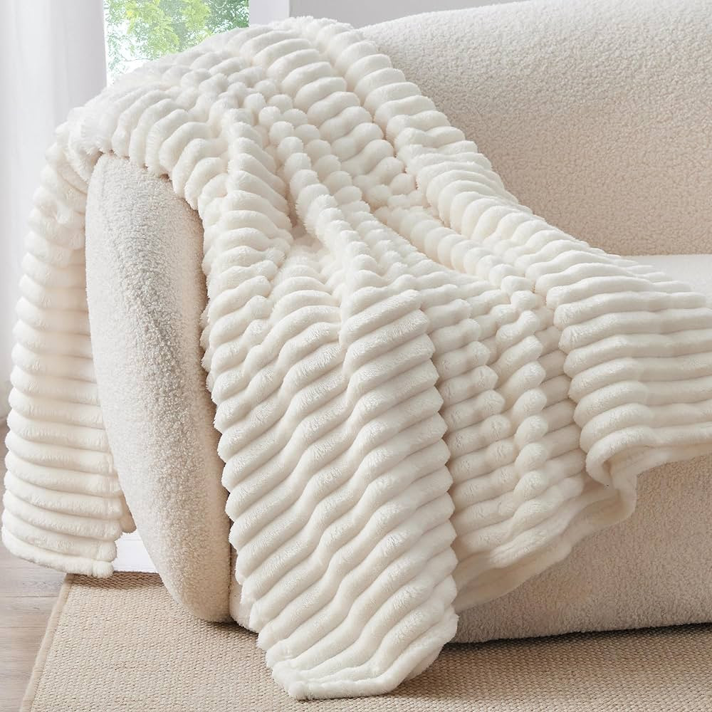 Amazon.com: BEDELITE Fleece Throw Blanket for Couch - 300GSM Soft & Warm Fluffy Cream White Blank... | Amazon (US)