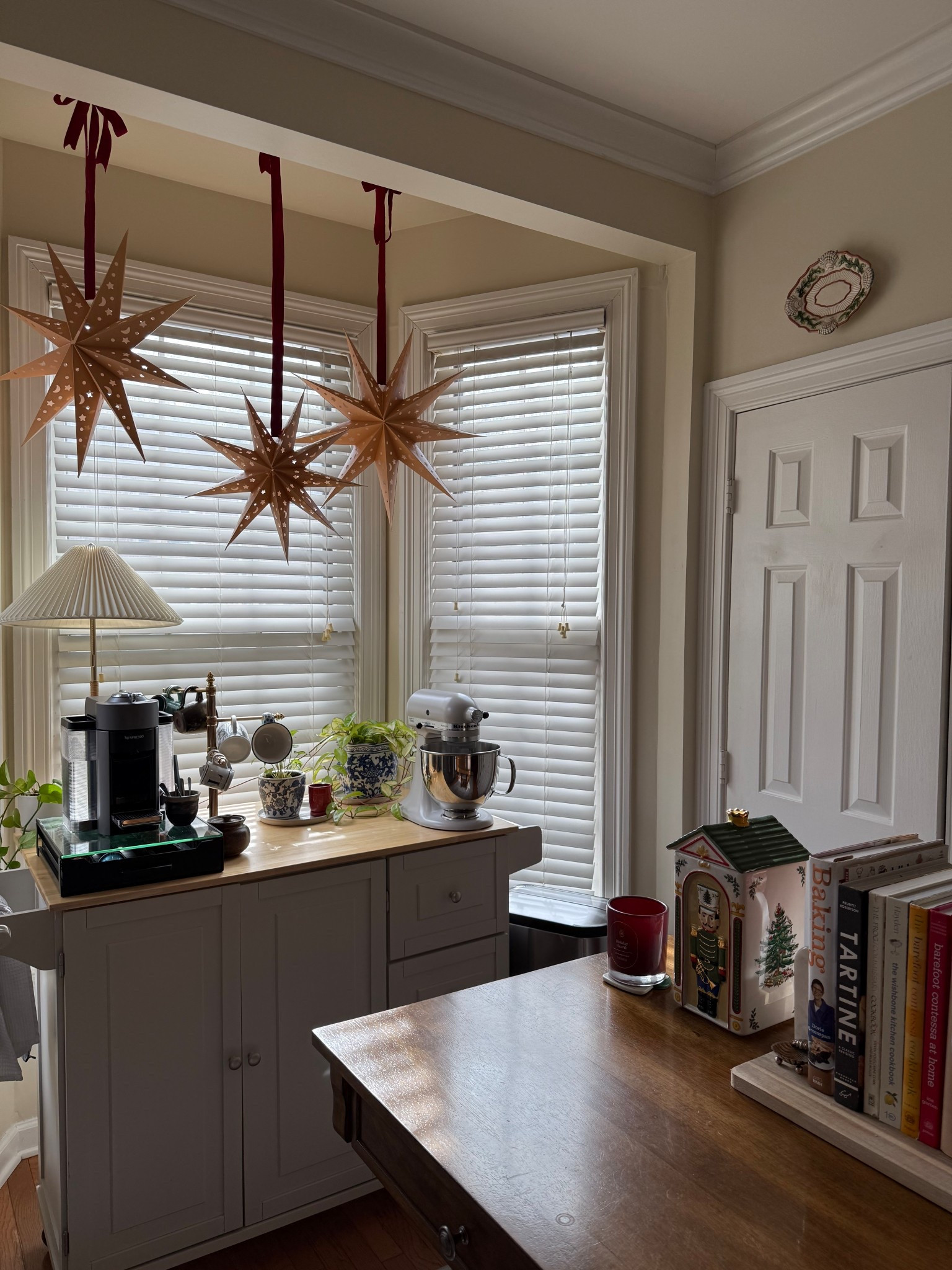 Love hanging stars during the holidays ✨

#LTKHoliday #LTKHome #LTKParties