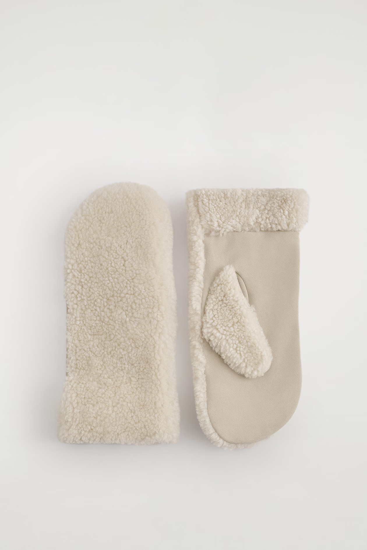 SHEARLING MITTENS - ECRU | COS GB | COS UK
