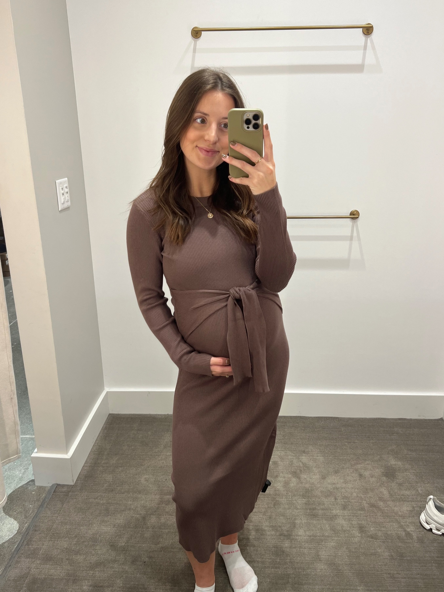 Another great non-maternity bump friendly dress! Summer this one is for you (though I snagged it for myself too 😉)! Wearing my true size XS