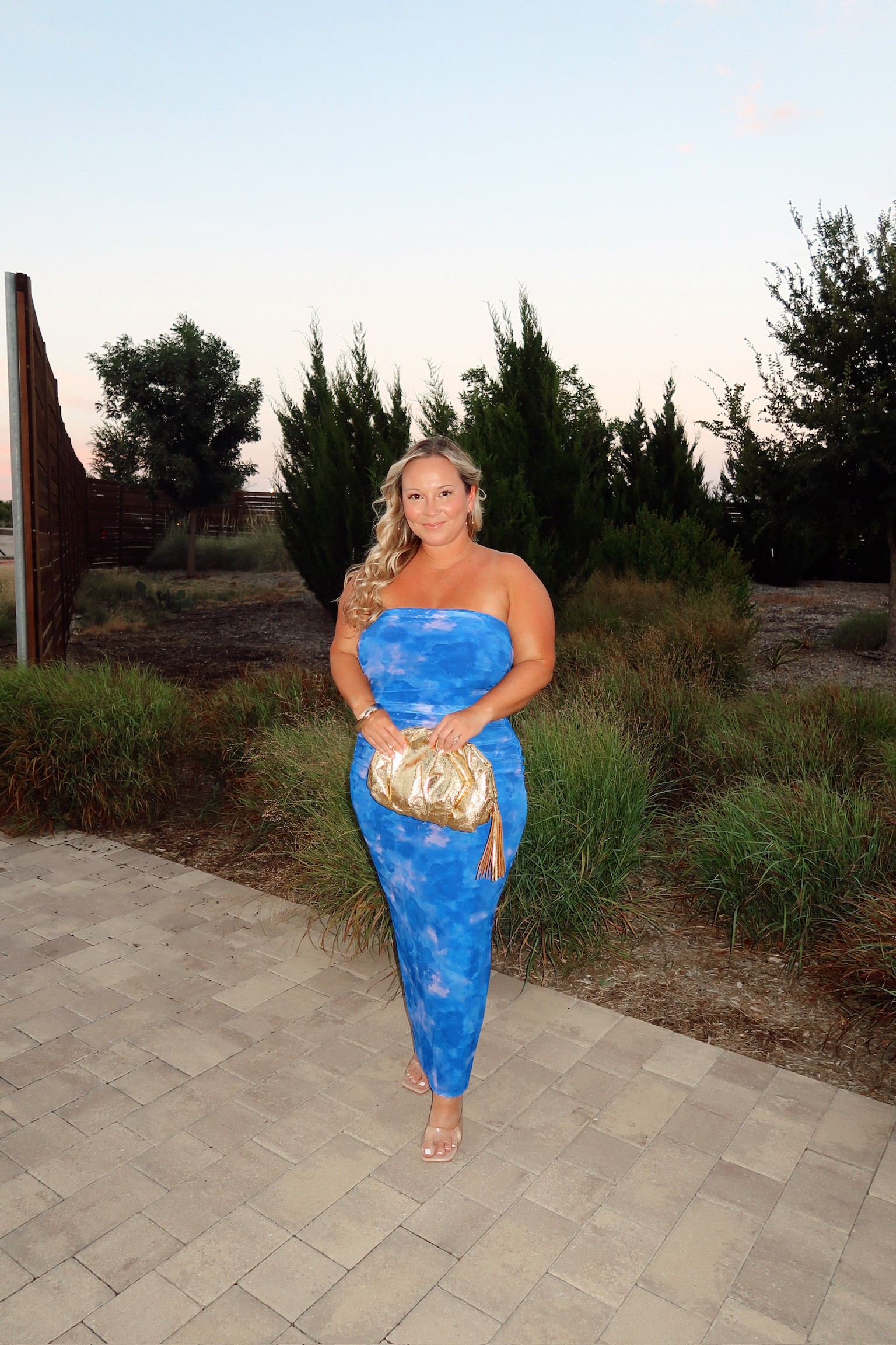 Linking a different color and similar options in stock🥰 

Wearing an XL in the dress





LTK Con, ootd, ootn, evening, summer dresses, lulus, seasonal, event, shelli enright, stylenright  

 #LTKCon #LTKootd #LTKSeasonal