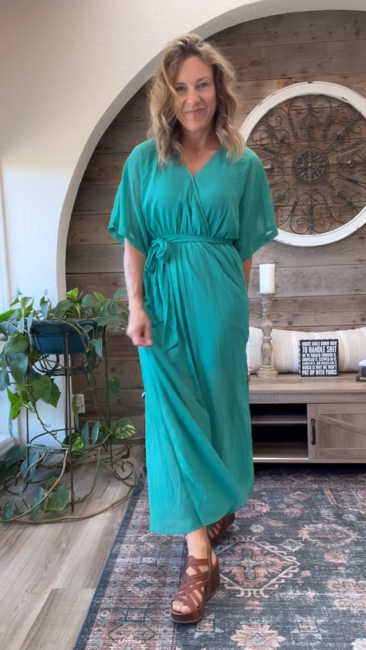 I really wanted to love this dress, it’s so flowy and has some great details. I just don’t love it on my body, but I feel like someone would love this. Several colors! Flowy, lined, hidden snap at v-neck, removable belt. Very forgiving, I just like a little more shape 🙂 #dress #flowydress #womensdresses #amazonfinds #greendress #dressydress #falldress 

#LTKOver40 #LTKStyleTip #LTKWedding