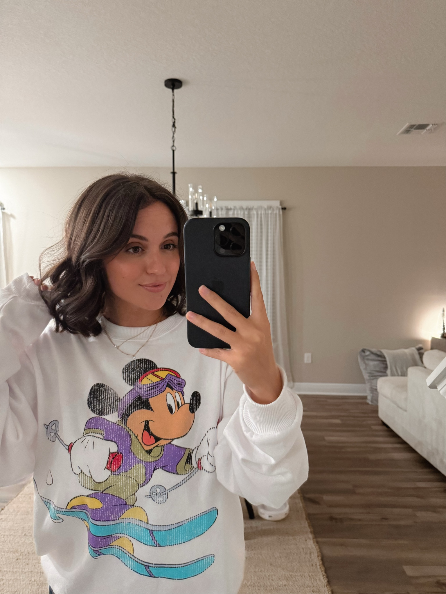 my new favorite crewneck was only $13 🤭🐭❤️ 

#LTKHoliday #LTKSeasonal #LTKSaleAlert