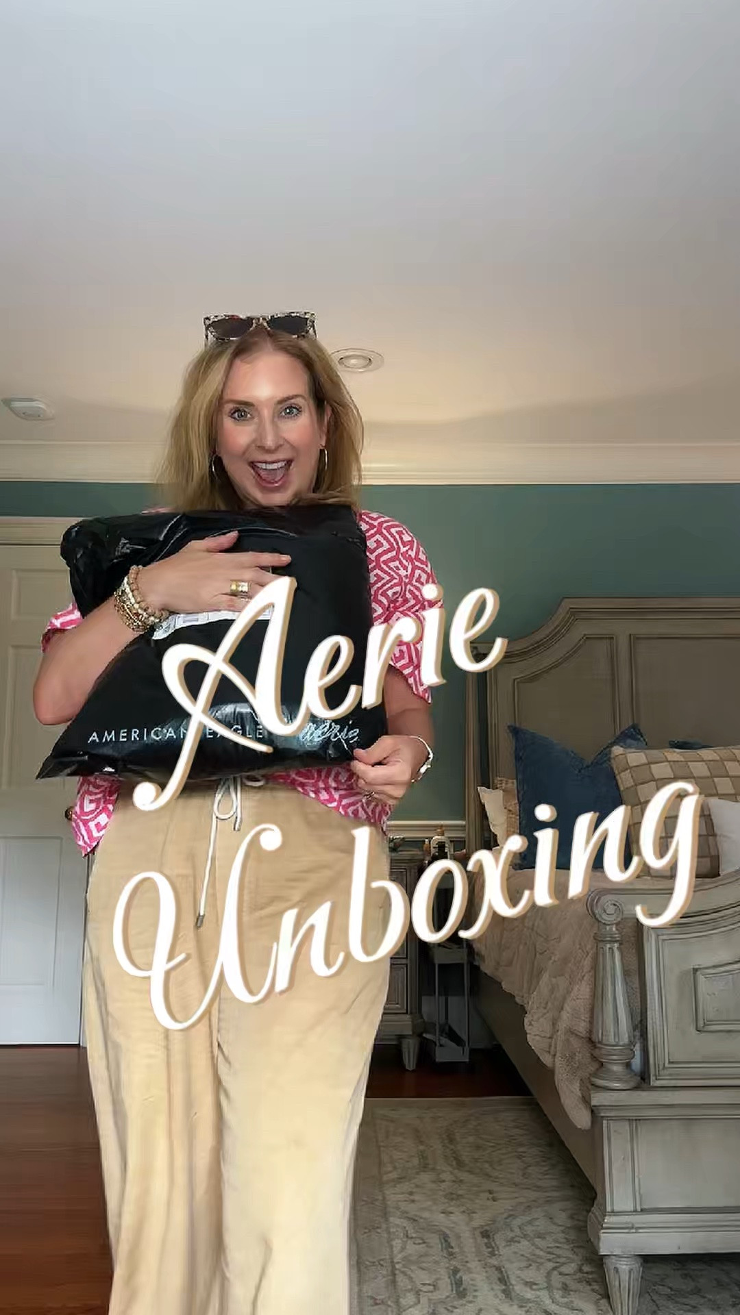 Aerie bringing the cozy vibes ✨ Unbox these sets with me 😍 

@aerie #AerieRealmakers #unboxing #midsize #midsizestyle