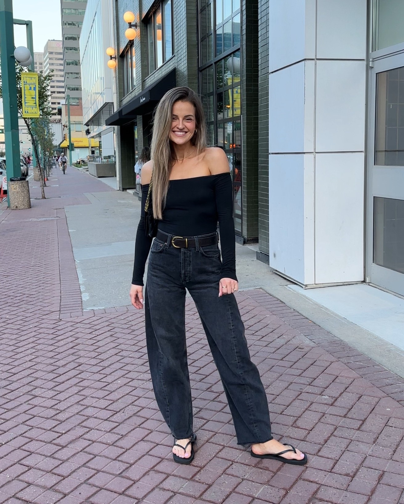 Date night outfit 🌹

Wearing an extra small in the top and a size 24 in the jeans 🫶🏼