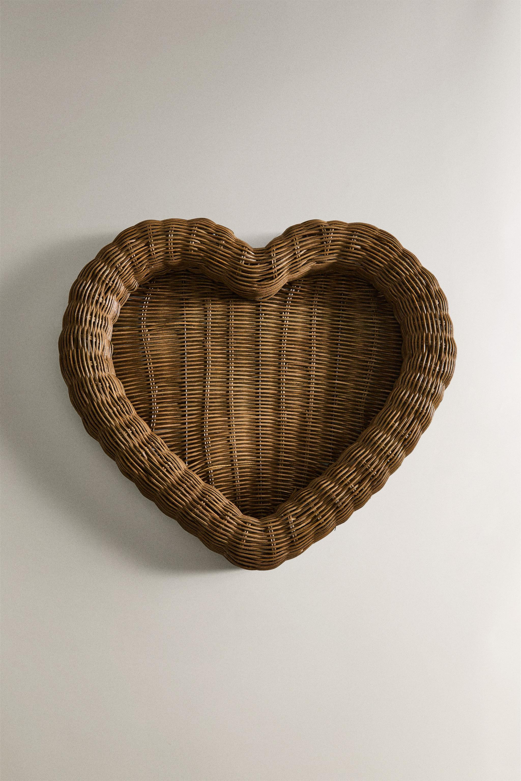 CHRISTMAS HEART RATTAN TRAY | Zara US