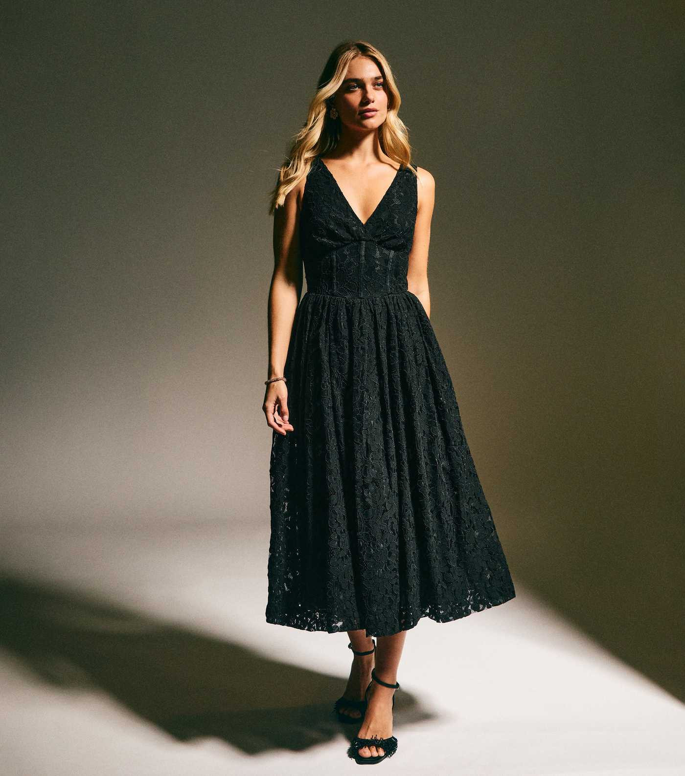 Black Lace Corset Midi Dress | New Look | New Look (UK)